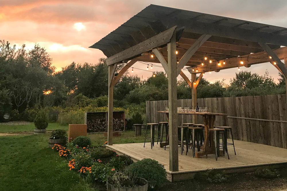 bahce düzenlemesinde pergola uygulaması